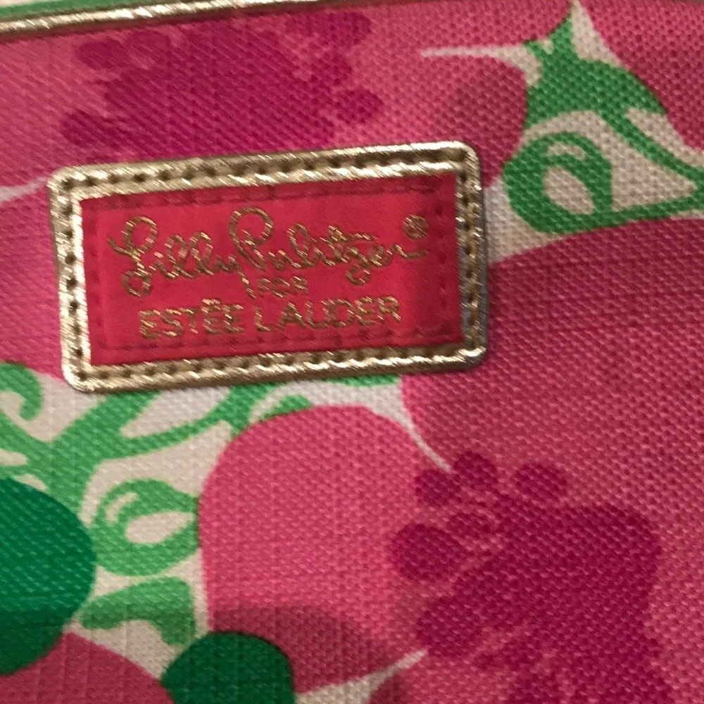 Like new Lilly Pulitzer Estée Lauder cosmetic bag